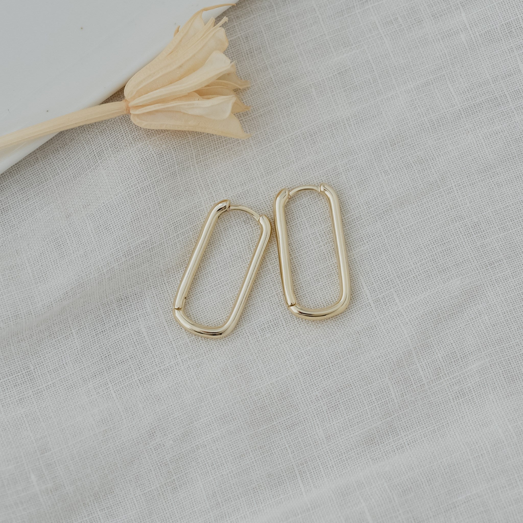 modo | hoop earrings