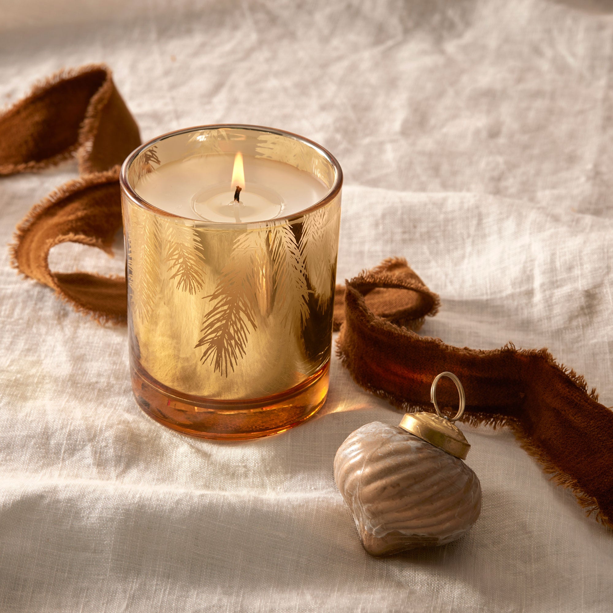 frasier fir | gilded gold poured candle