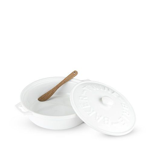 brie baker + acacia wood spreader | set