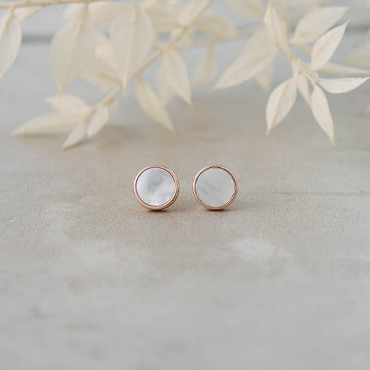 alluring | stud earrings