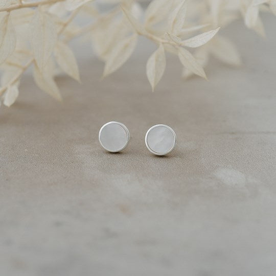 alluring | stud earrings