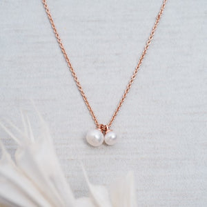 friendship | white pearl necklace