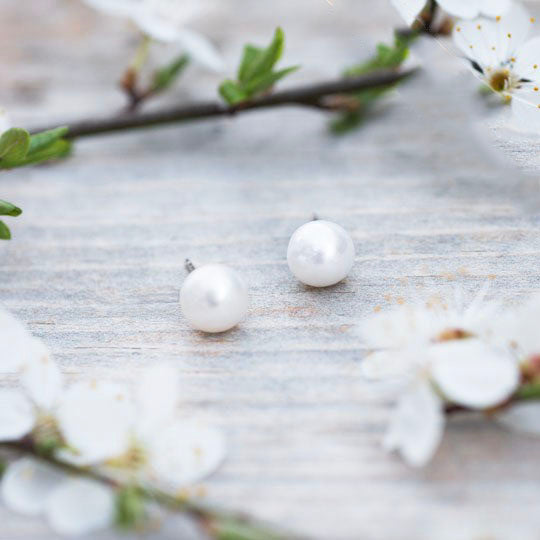 white pearl | stud earrings