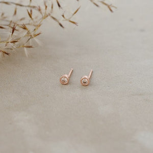 wink | stud earrings