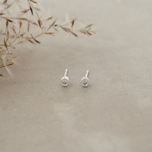 wink | stud earrings