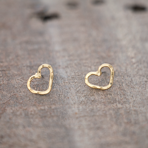 amore stud earrings