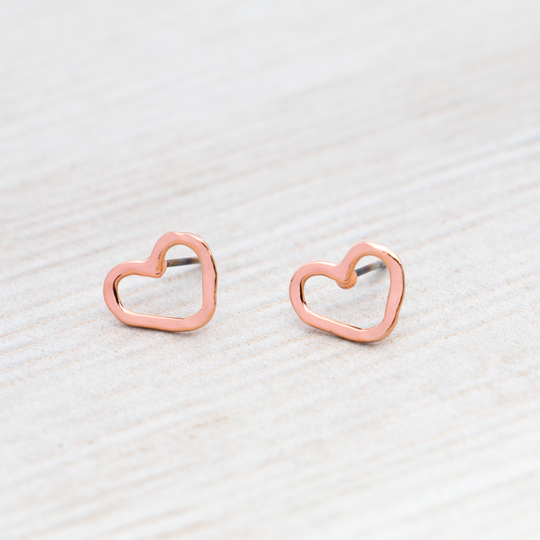 amore stud earrings