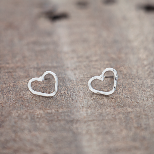 amore stud earrings