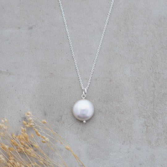 liv | white pearl silver necklace